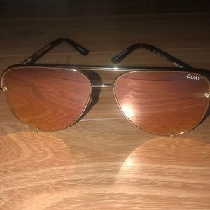 QUAY x Desi Perkins High key gold sunglasses